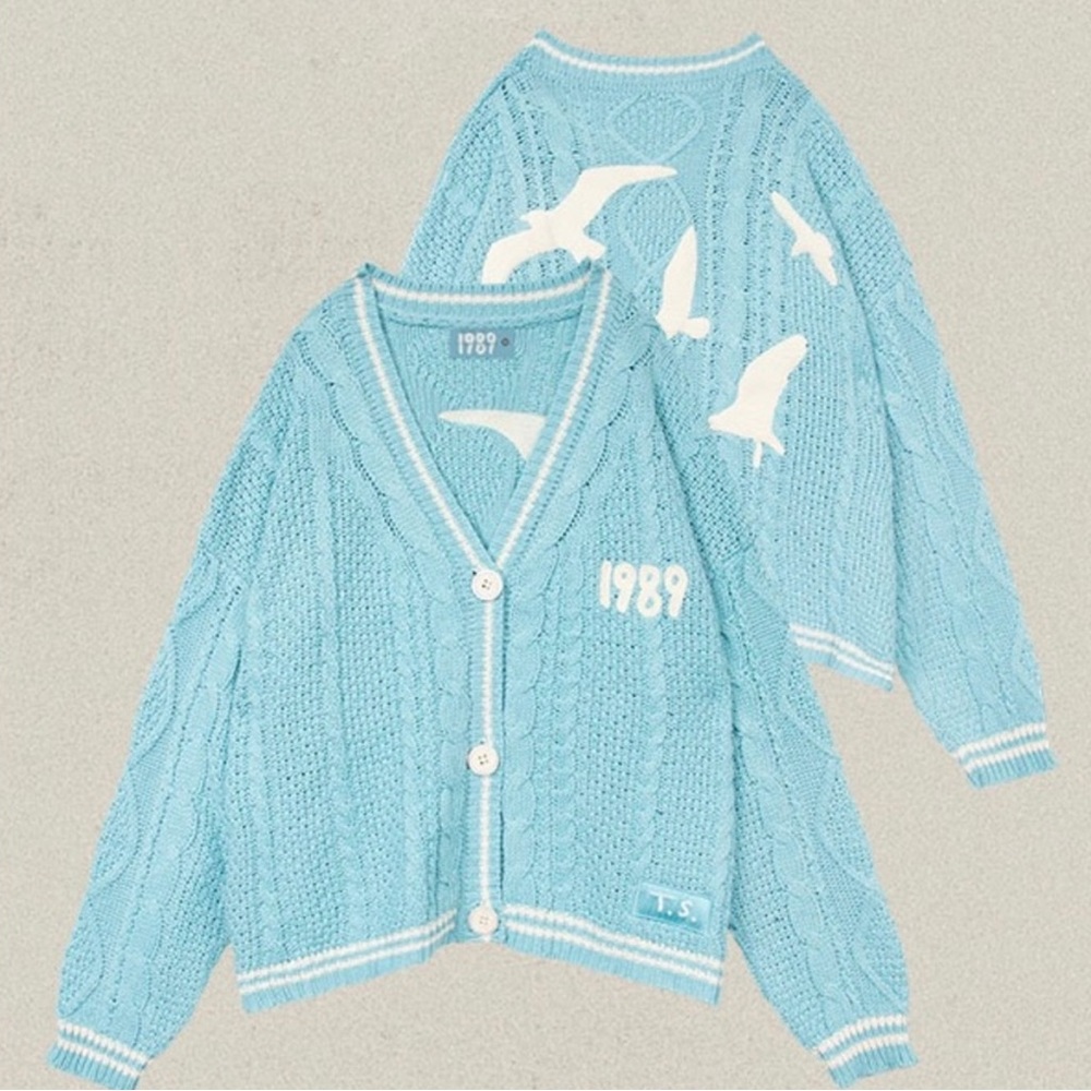 Taylor Swift’s 1989 Cardigan. Size M/L.